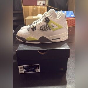Brand new Air Jordan 4 Lite Lemon Twist (GS) size 5y/6.5 women